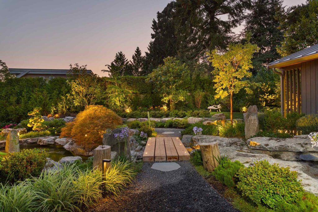 Modern minimalism with natural richness. climate-resilient gardens